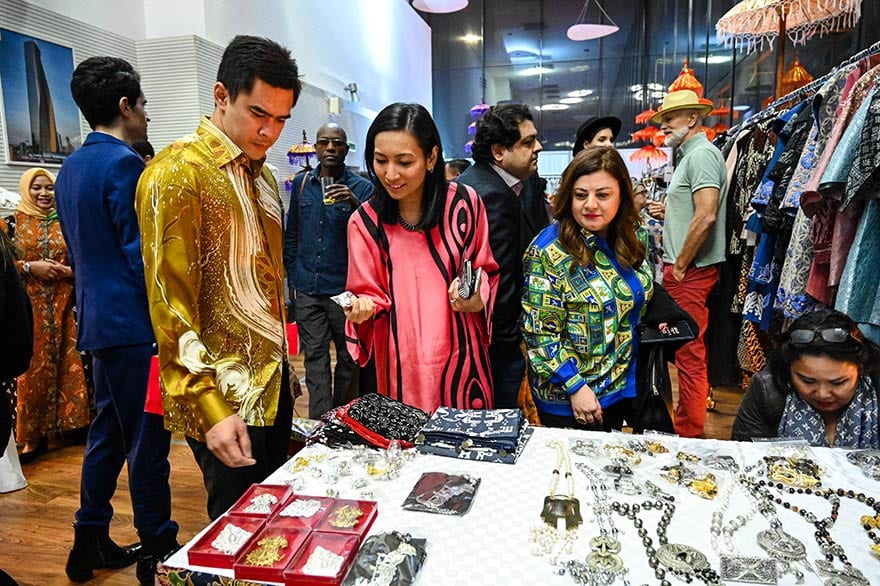 Embassy-of-Indonesia-Host-Batik-Fashion-Show-2019-15
