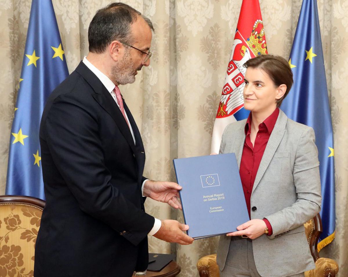 Ambassador Fabrizi officially submits 2019 EU report to PM Brnabić
